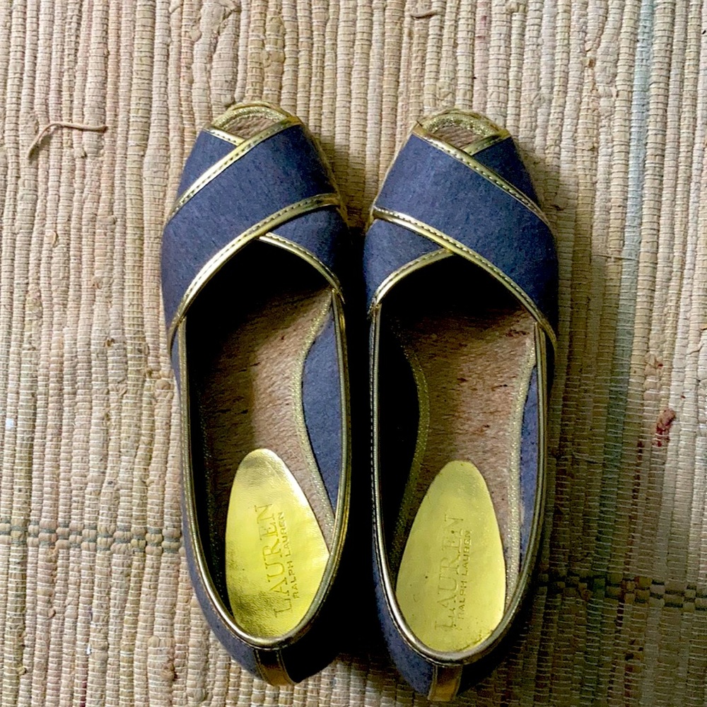 Ralph Lauren Size 8 heeled shoe. Gray.